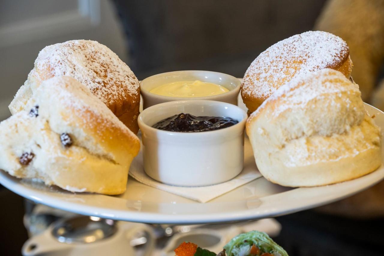 ลิเลียนเฟลส์ บลู เมาน์เทน รีสอร์ต แอนด์ สปา Hotel คาทุมบา ภายนอก รูปภาพ Scones with jam and clotted cream
